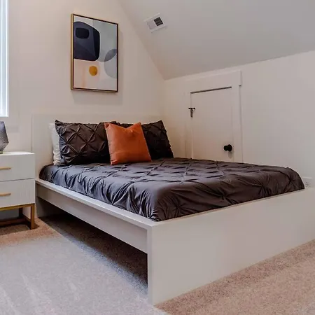 Gorgeous 3 Level Near Noda & Plaza Midwood * Charlotte