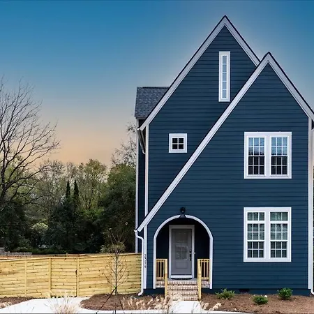 Gorgeous 3 Level Near Noda & Plaza Midwood Holiday home *