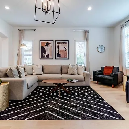 Holiday home Gorgeous 3 Level Near Noda & Plaza Midwood