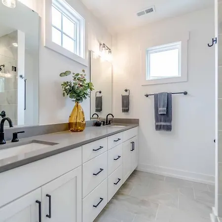 Gorgeous 3 Level Near Noda & Plaza Midwood *