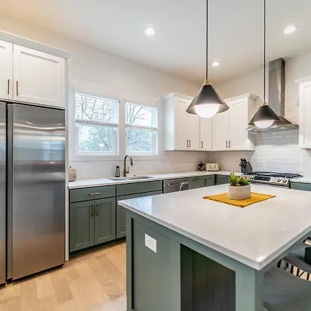 Holiday home Gorgeous 3 Level Near Noda & Plaza Midwood Charlotte