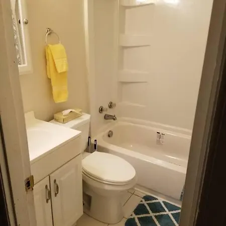 6, Sleep 3, Walk To Attractions In Uptown *