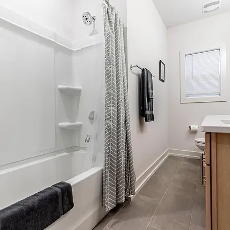 Holiday home Sports Themed Across From Park! 3 Bedrooms