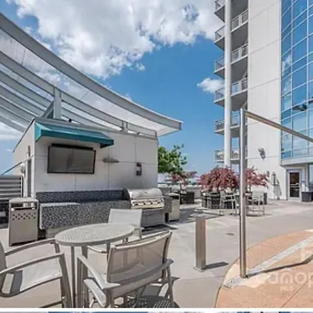 The Sky Lounge Apartment