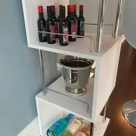 The Sky Lounge Apartment *