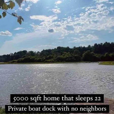 Lake Front Away From Holiday home *