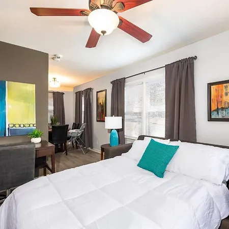 Trendy Escape ◉ California King Bed Awaits! Apartment