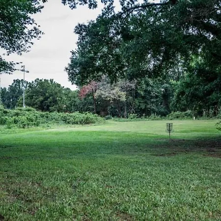 Holiday home Sports Themed Across From Park! 3 Bedrooms *