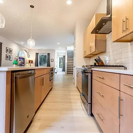 Holiday home Sports Themed Across From Park! 3 Bedrooms Charlotte