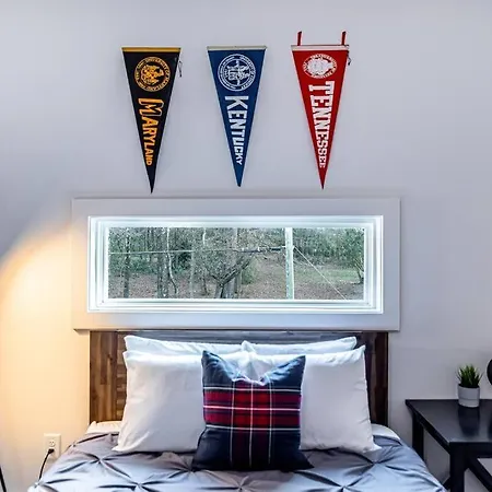 Holiday home Sports Themed Across From Park! 3 Bedrooms