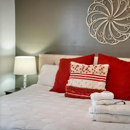 Apartment Trendy Escape ◉ California King Bed Awaits! *