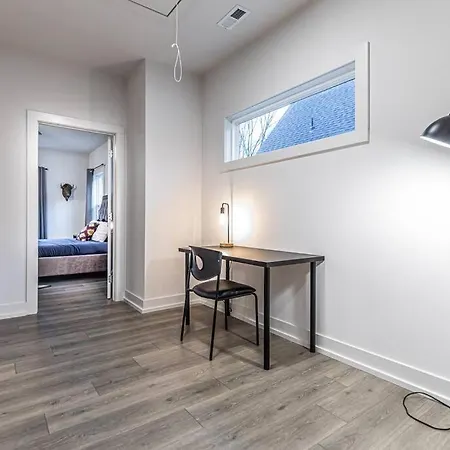 Modern 4 Bedroom House Next To Park! *