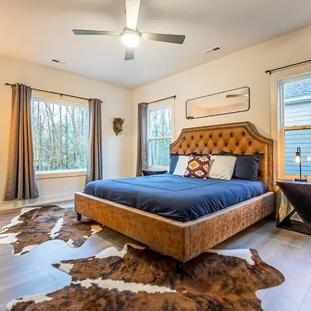 Modern 4 Bedroom House Next To Park!