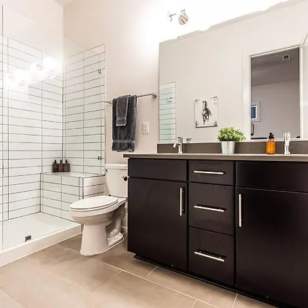 Modern 4 Bedroom House Next To Park! * Charlotte