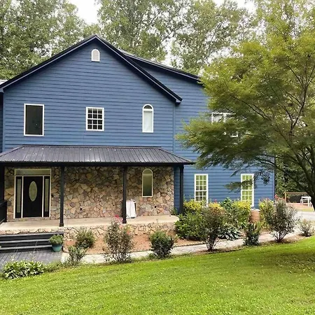 Holiday home Lake Front Away From Charlotte