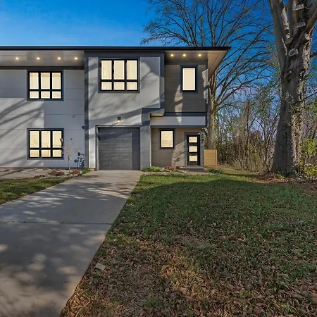 New! Built! Duplex! In Clt! Perfect For Families! Duplex Holiday home