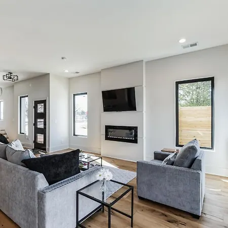 Modern! New! Built! Duplex! For Families! In Clt! Duplex Holiday home *