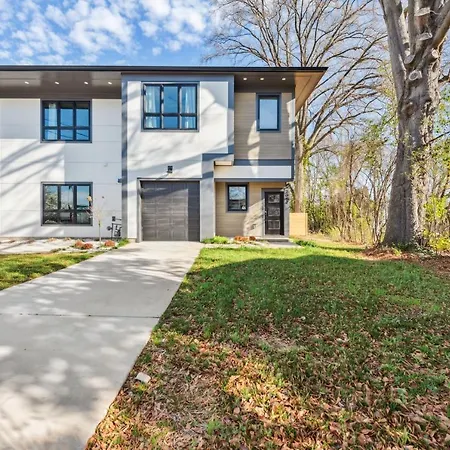 Holiday home New! Built! Duplex! In Clt! Perfect For Families! Duplex *