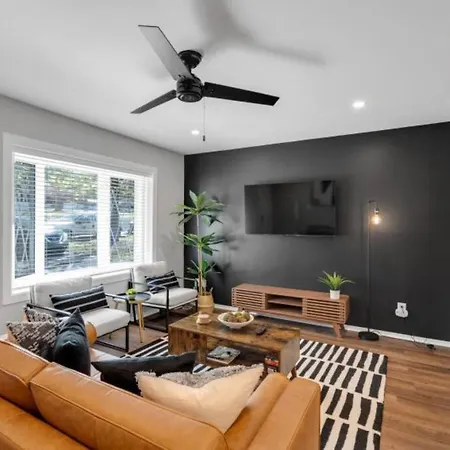 Holiday home 3 Mi To & Pet Friendly & Quiet Neighborhood