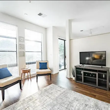 Luxury Uptown Wi-fi Gym Pool Shops Food! 228 Apartment Charlotte