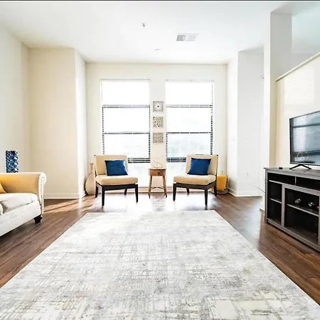 Luxury Uptown Wi-fi Gym Pool Shops Food! 228 * Charlotte