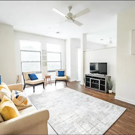 Luxury Uptown Wi-fi Gym Pool Shops Food! 228 * Charlotte