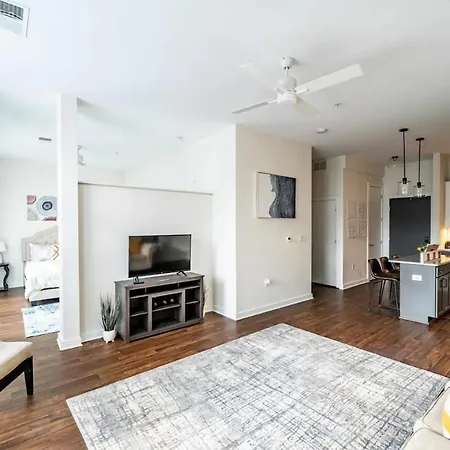 Luxury Uptown Wi-fi Gym Pool Shops Food! 228 * Charlotte