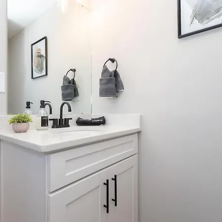 3 Mi To & Pet Friendly & Quiet Neighborhood