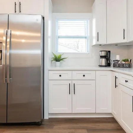 Holiday home 3 Mi To & Pet Friendly & Quiet Neighborhood