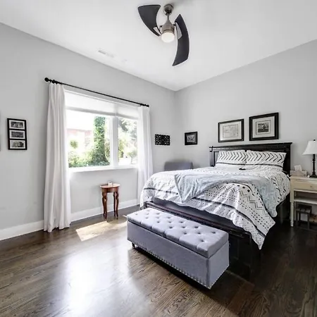 Holiday home Views - Walking Distance To Panthers Stadium Charlotte