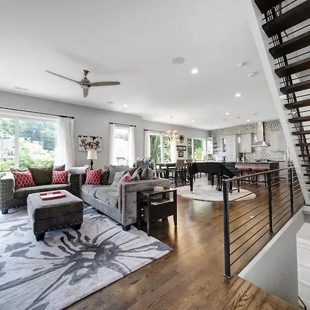 Views - Walking Distance To Panthers Stadium Holiday home Charlotte