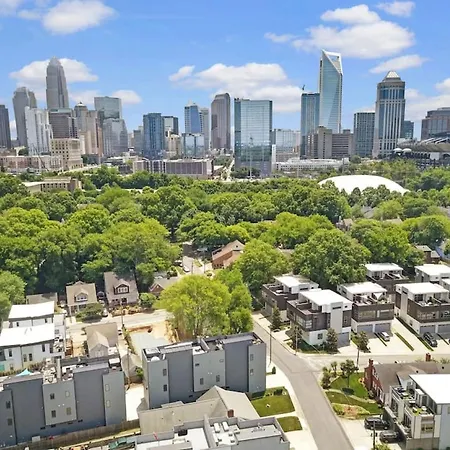 Holiday home Views - Walking Distance To Panthers Stadium Charlotte