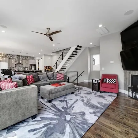 Views - Walking Distance To Panthers Stadium