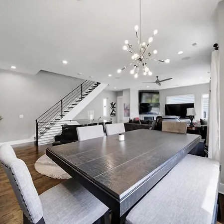 Holiday home Views - Walking Distance To Panthers Stadium *