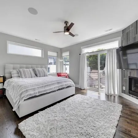 Views - Walking Distance To Panthers Stadium Holiday home