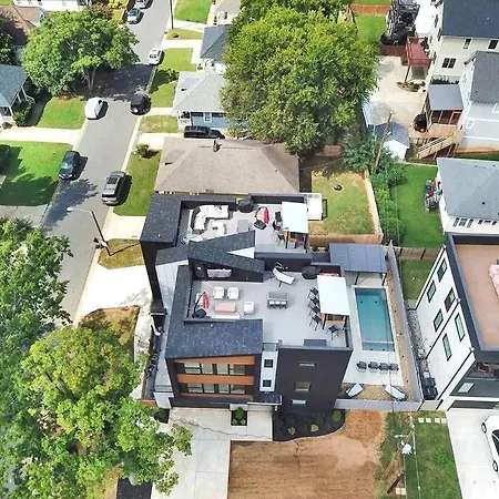 Amazing Location! Rooftop Patio, Pool & Game Room! Villa *