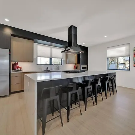 Amazing Location! Rooftop Patio, Pool & Game Room! *