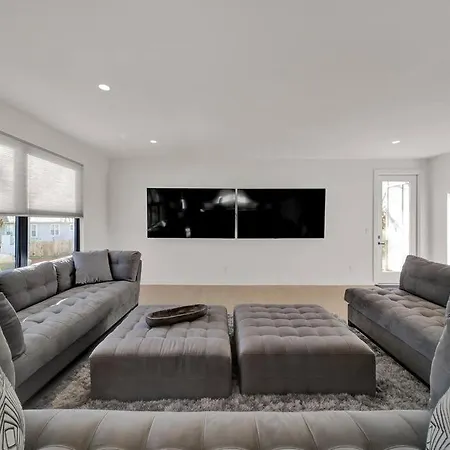 Villa Amazing Location! Rooftop Patio, Pool & Game Room! Charlotte
