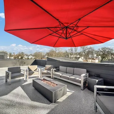 Amazing Location! Rooftop Patio, Pool & Game Room! Villa