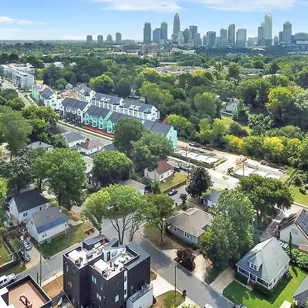 Amazing Location! Rooftop Patio, Pool & Game Room! Villa *