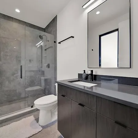 Amazing Location! Rooftop Patio, Pool & Game Room! *