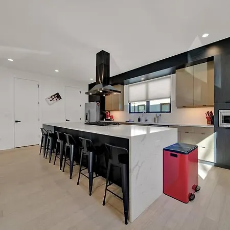 Amazing Location! Rooftop Patio, Pool & Game Room! * Charlotte