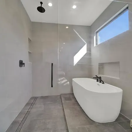 Amazing Location! Rooftop Patio, Pool & Game Room! *