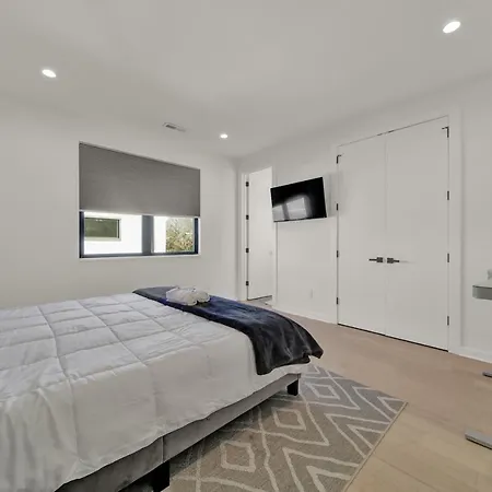 Amazing Views Rooftop Patio, Gym And Game Holiday home Charlotte