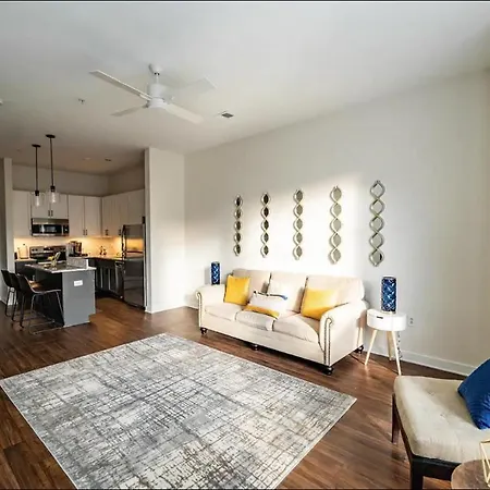 Luxury Uptown Wi-fi Gym Pool Shops Food! 228 * Charlotte