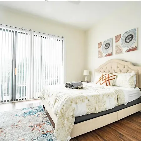 Apartment Luxury Uptown Wi-fi Gym Pool Shops Food! 228