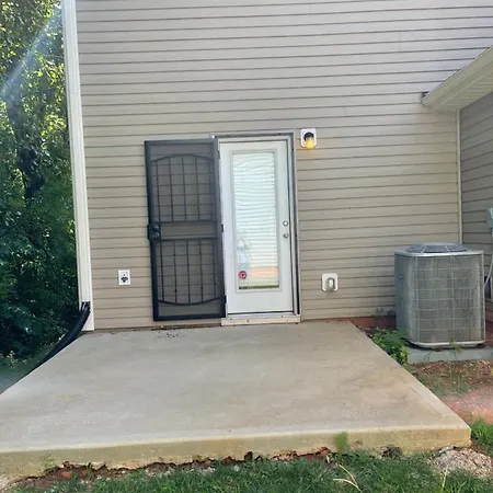 Spacious & Family Friendly 3br | 10 Min To Uptown