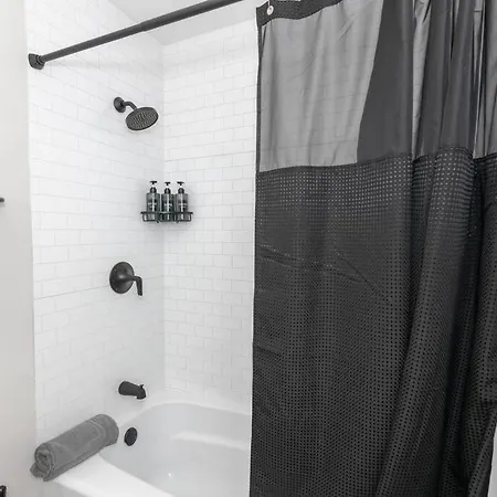 3 Mi To & Pet Friendly & Quiet Neighborhood Holiday home