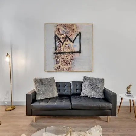 Apartment Luxury 2br Apt In Uptown - Walk Everywhere!