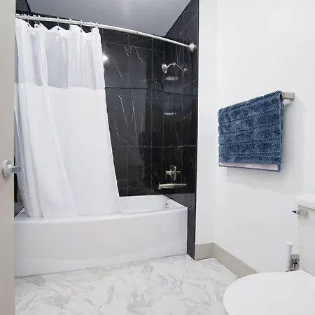 Luxury 4br Apt In Uptown - Walk Everywhere!